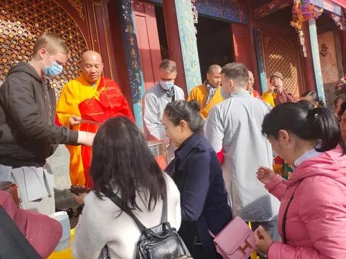 己亥年少林寺广施腊八粥:禅心施福粥,粥香溢全球
