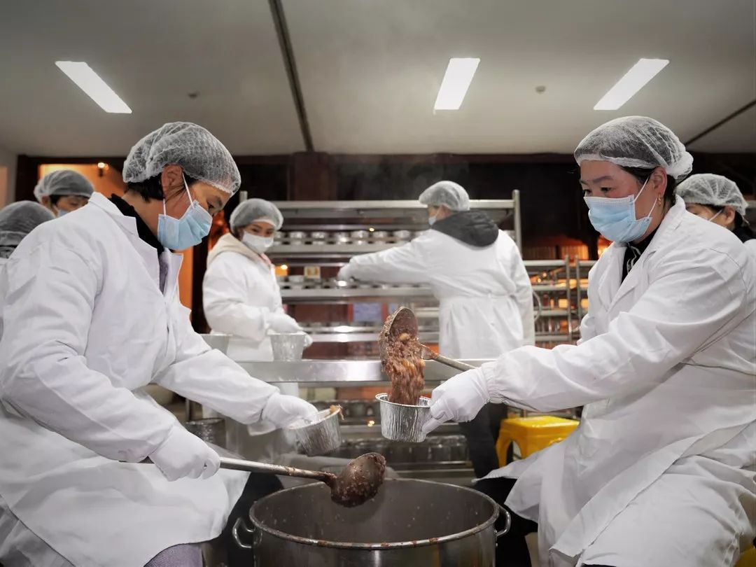 暖动全城！灵隐寺腊八粥开锅熬制 300多家机构一起公益发送