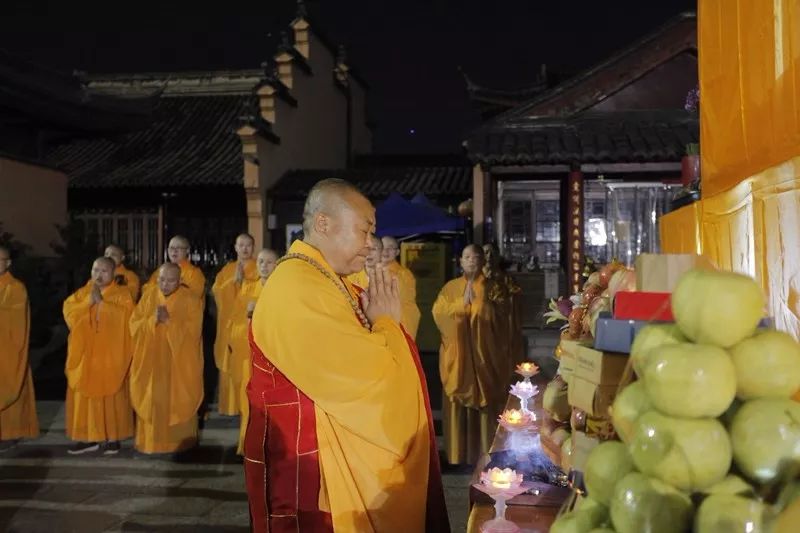 南京鸡鸣寺举行中秋祭月祈福活动