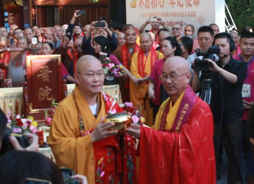 厦门鸿山寺“五百罗汉堂圣像开光暨法云法师荣膺方丈升座庆典”圆满
