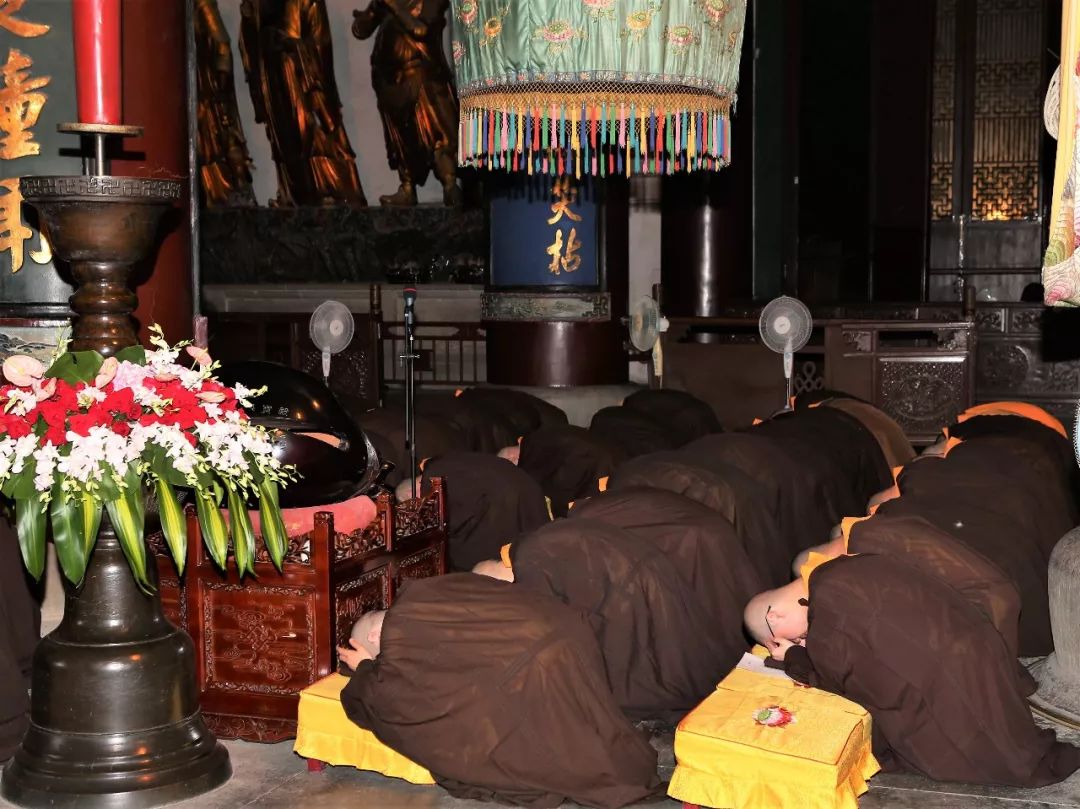 新闻 | 农历七月十五清晨 杭州灵隐寺举行执事请职、己亥夏安居圆满解夏仪式