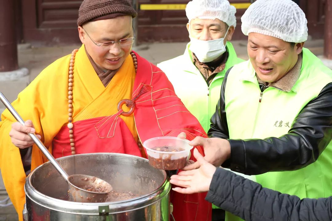 山东大灵岩寺腊八施粥 | 同沾法喜 共沐佛恩