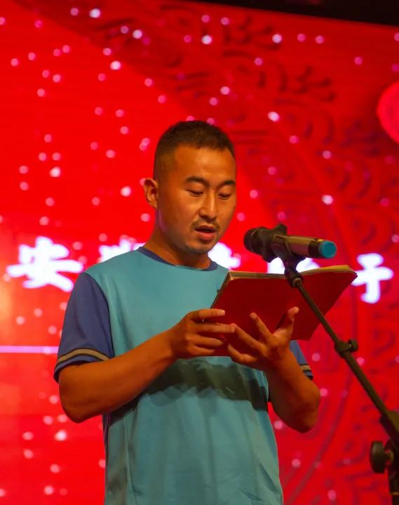 玉佛禅寺向市民捐赠头盔1000顶，每一顶都是平安吉祥的护佑！