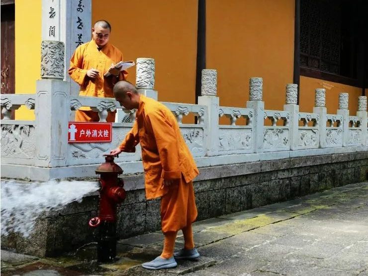 【大慈胜境】这里有群“消防武僧”,守护千年古刹十余载......