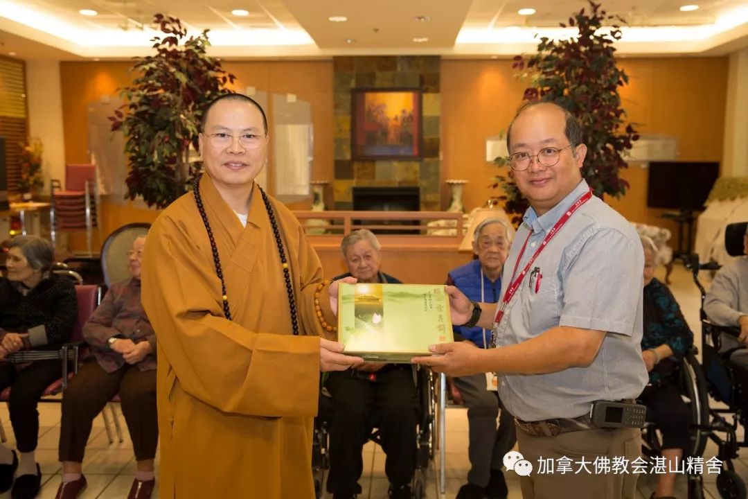 中秋节湛山精舍免费派送月饼关怀耆老