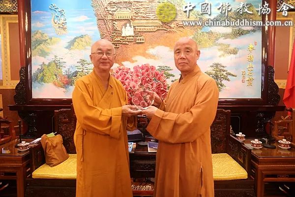 演觉副会长会见新加坡宗教联谊会代表团一行