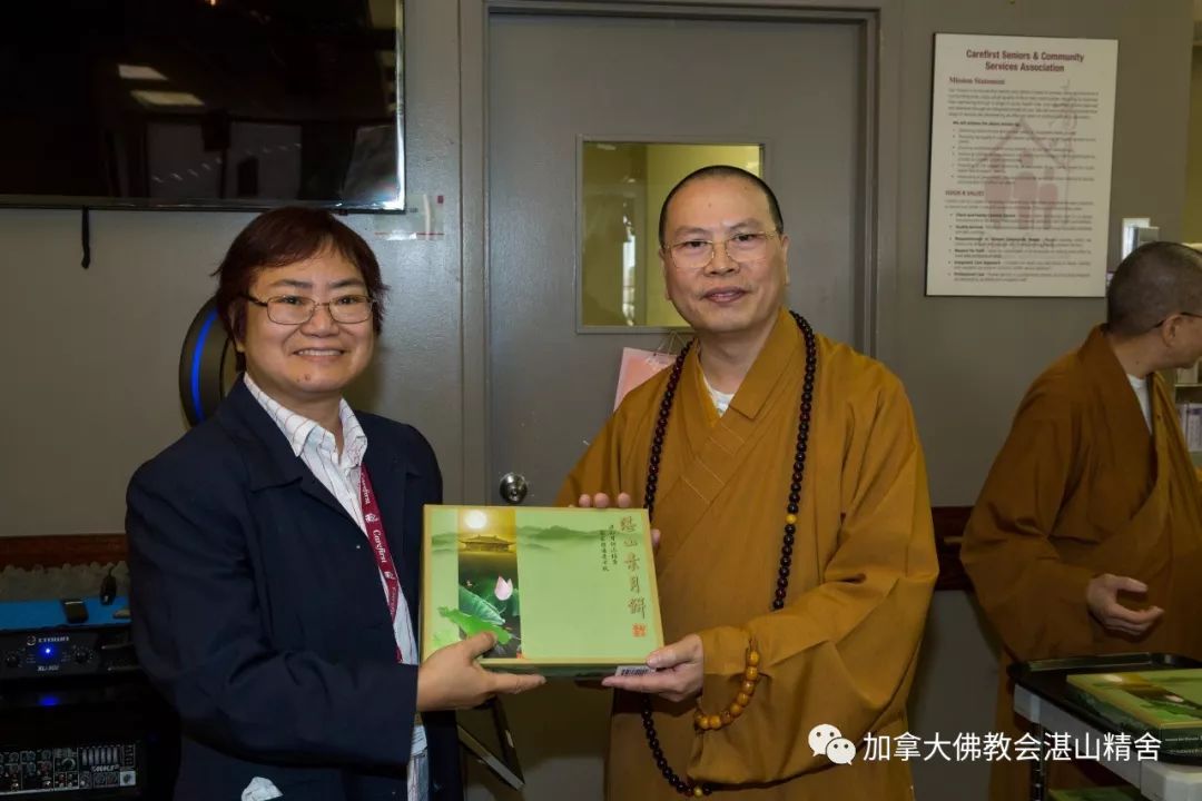 中秋节湛山精舍免费派送月饼关怀耆老
