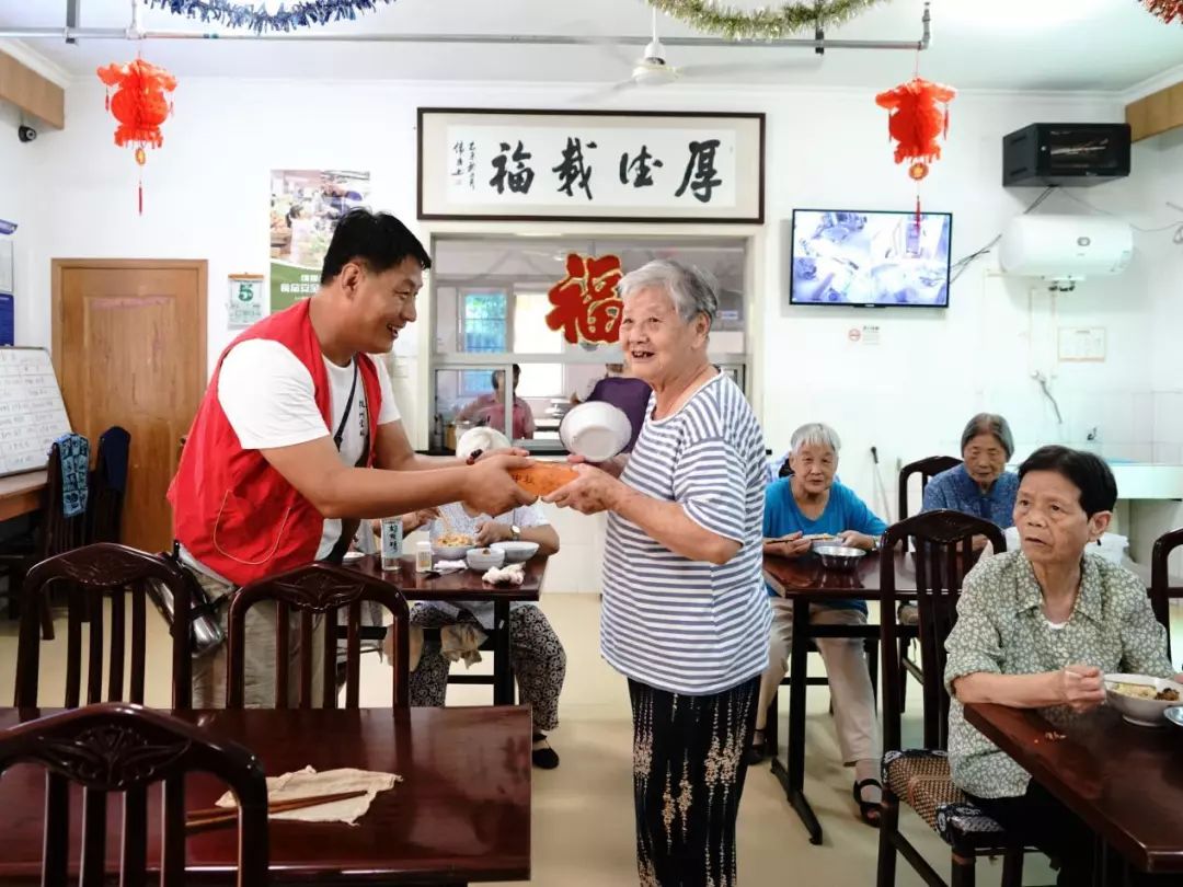 新闻 | 情暖万家 杭州云林公益基金会开展中秋慰问活动