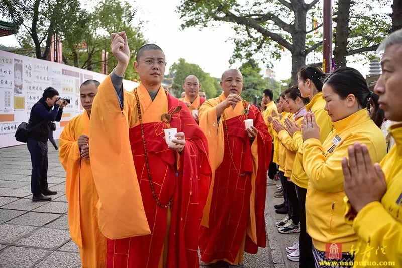 爱心厦门我们一起行动 新年书画慈善行 爱心从厦门佛教界传递
