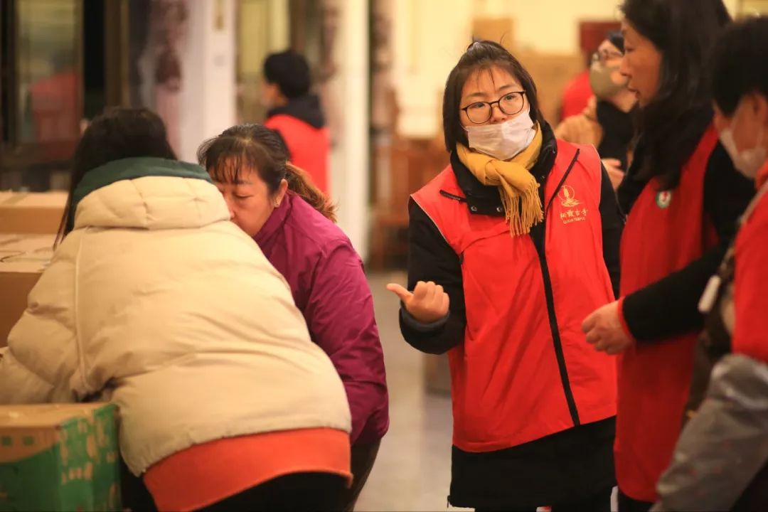 今年栖霞古寺腊八粥很特别：有料有劲道更有温暖