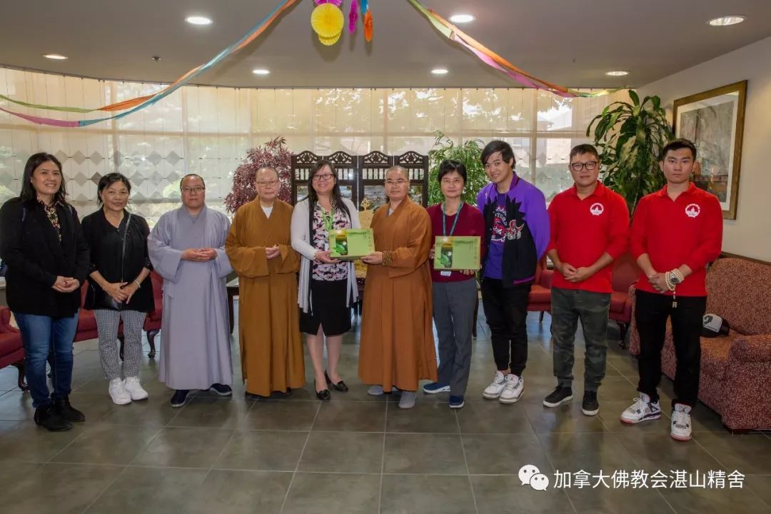 中秋节湛山精舍免费派送月饼关怀耆老