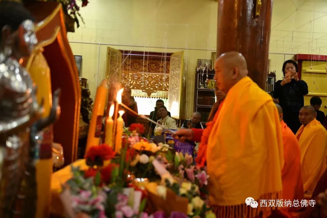 向英雄致敬—云南省西双版纳州佛教界虔诚诵经祈福 深切悼念抗击新冠肺炎疫情牺牲烈士和逝世同胞