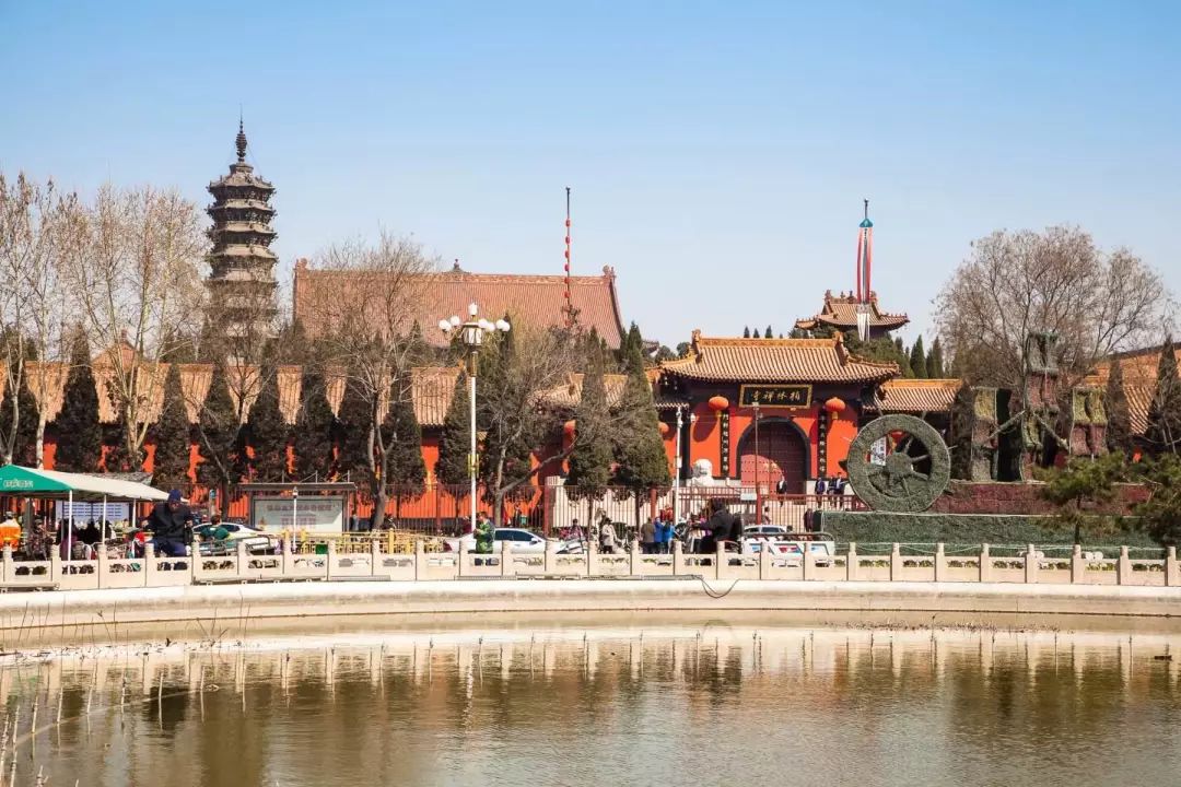 行脚只是徒步旅行?佛门“踏破铁鞋”的修行方式了解一下