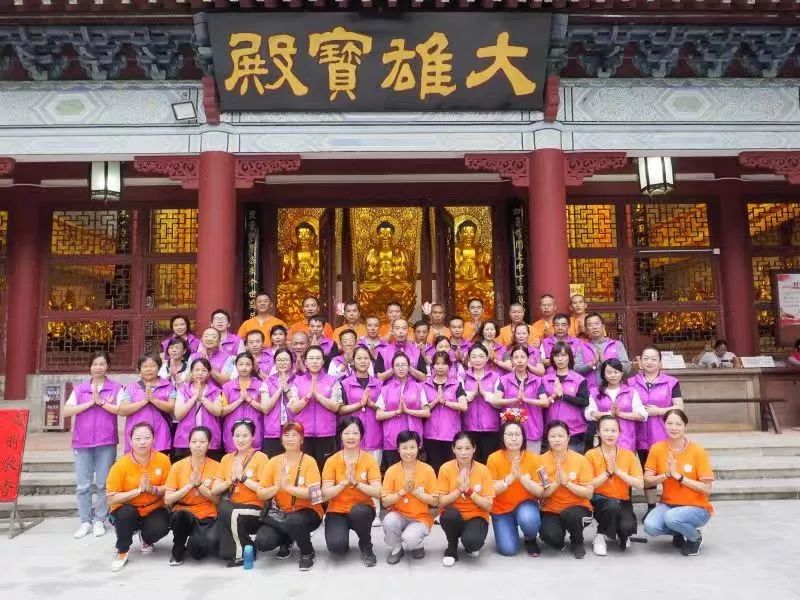 九九重阳，信众登高临古寺为长辈祈福