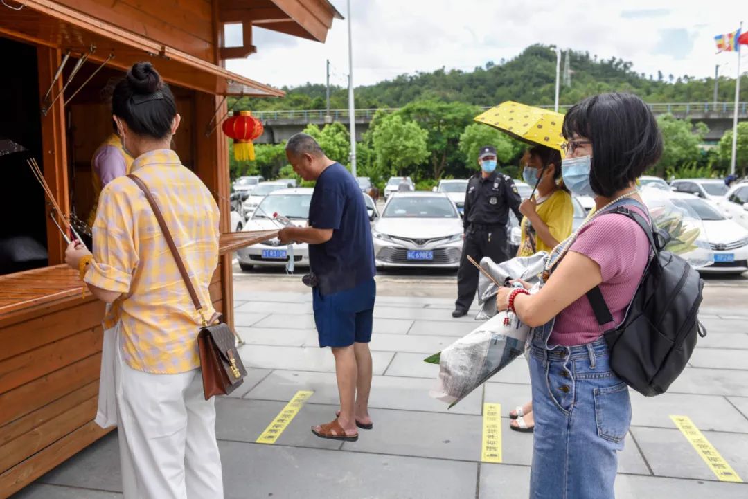 普陀快讯 | 珠海普陀寺开放首日，十方善信网上预约有序参访
