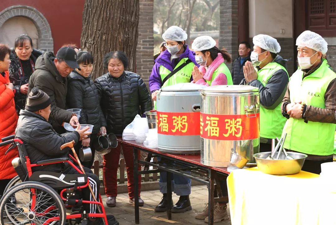 山东大灵岩寺腊八施粥 | 同沾法喜 共沐佛恩
