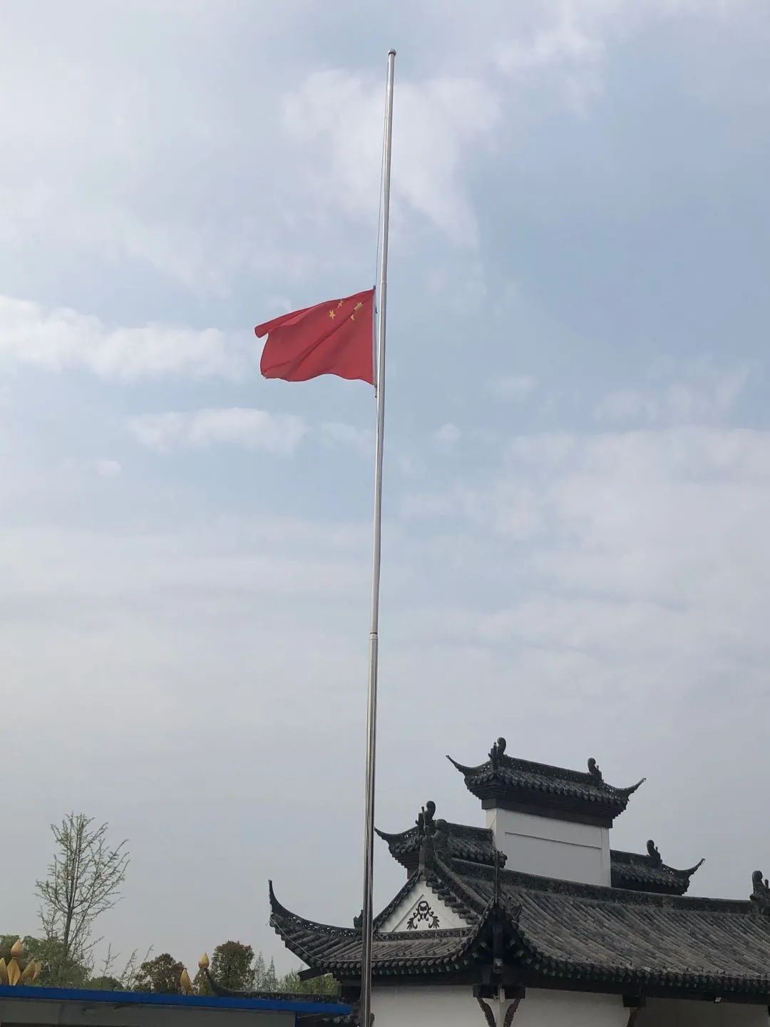 缅怀英烈,悼念同胞 | 湖北省佛教界举行哀悼活动