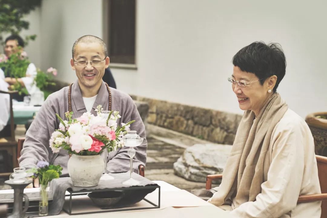 一场凌晨4点的雅聚:每个人都舍不得讲话