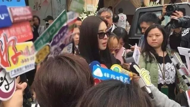 52岁王祖贤现身诵唱经文引关注 她有着怎样的佛缘故事