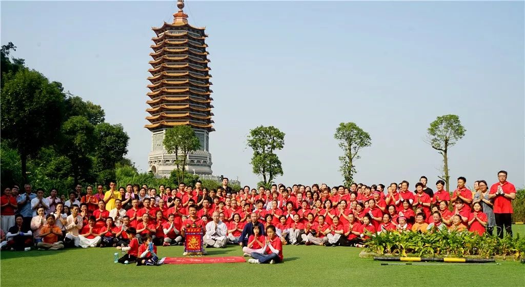 深圳弘法寺升国旗仪式：歌唱我们的祖国，感恩伟大的时代