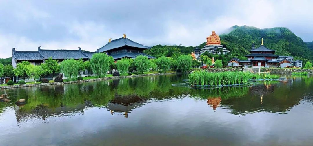【传戒专题】雪窦山资圣禅寺三坛大戒法会 第六日:教穿袍搭衣、礼佛忏悔