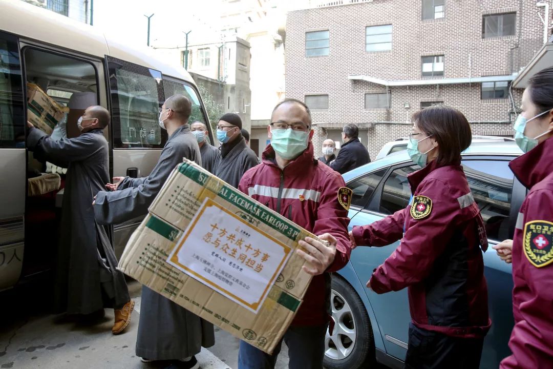 动态更新 | 上海玉佛禅寺支援虹口区疾控中心防“疫”口罩30000只