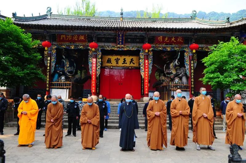 清明祭 | 全国哀悼日 各地寺院响应国家号召下半旗志哀