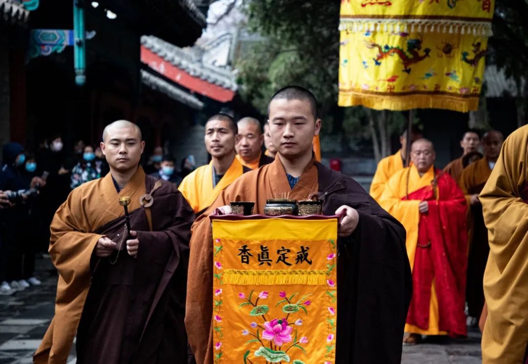 72岁漫画大家蔡志忠在少林寺剃度出家 取名释延一