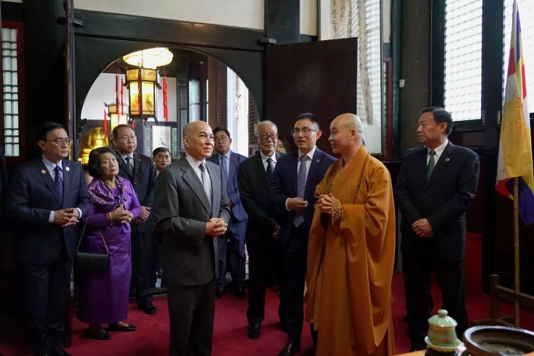 柬埔寨国王西哈莫尼访问成都文殊院