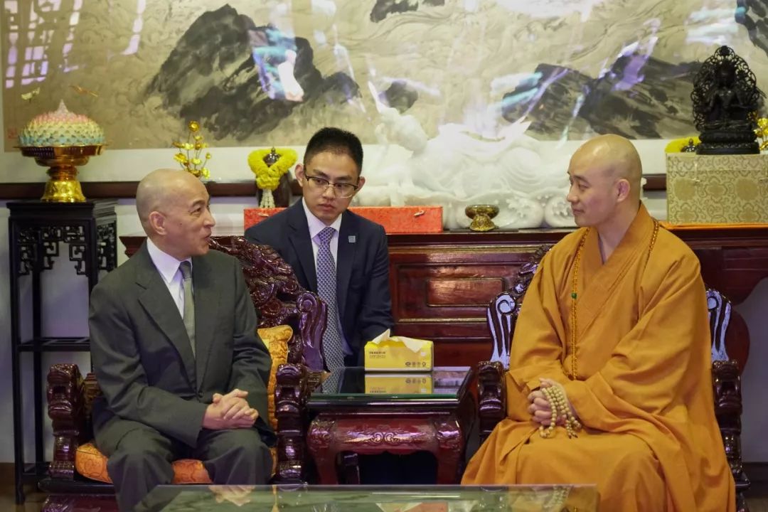 柬埔寨国王西哈莫尼访问成都文殊院