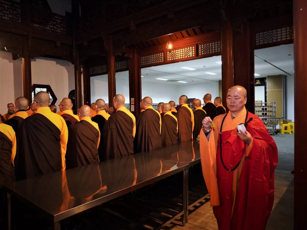 暖动全城！灵隐寺腊八粥开锅熬制 300多家机构一起公益发送