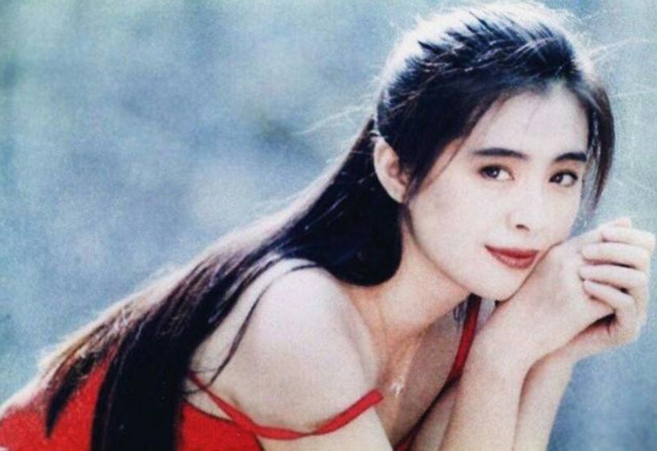 52岁王祖贤现身诵唱经文引关注 她有着怎样的佛缘故事