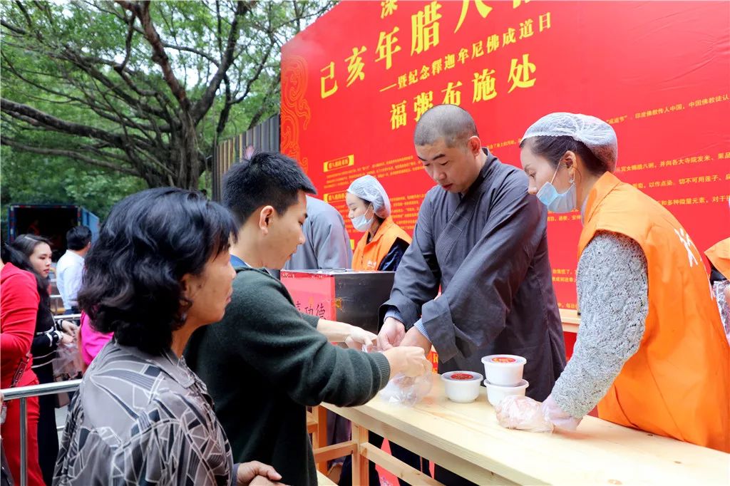 腊八暖粥，情满鹏城——释迦牟尼佛成道日弘法寺举办腊八福粥会