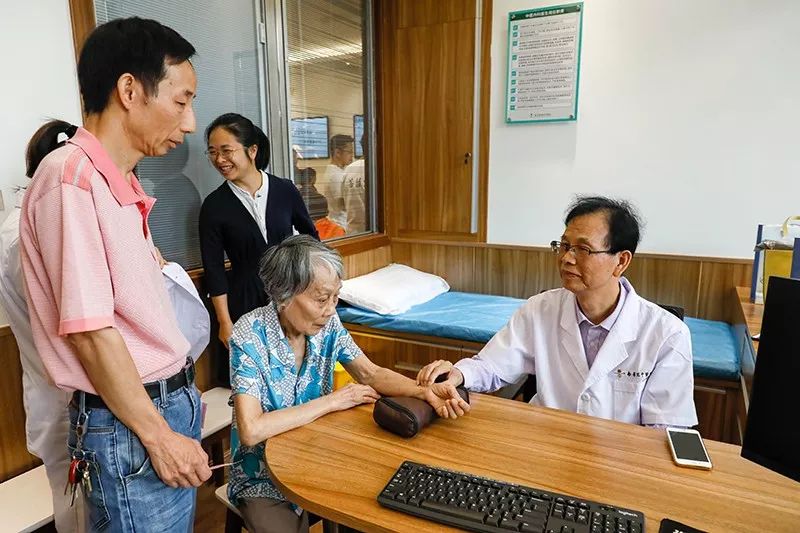 “身心同治、全面健康”第二届医学与人文南普陀论坛开幕