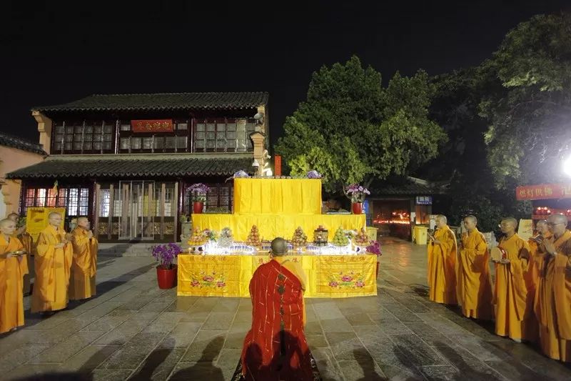 鸡鸣动态│我寺举行中秋祭月祈福法会