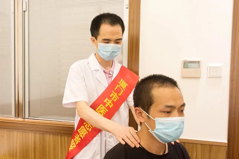 爱心厦门 感恩有你 | 南普陀寺慈善会举行三伏贴义诊活动
