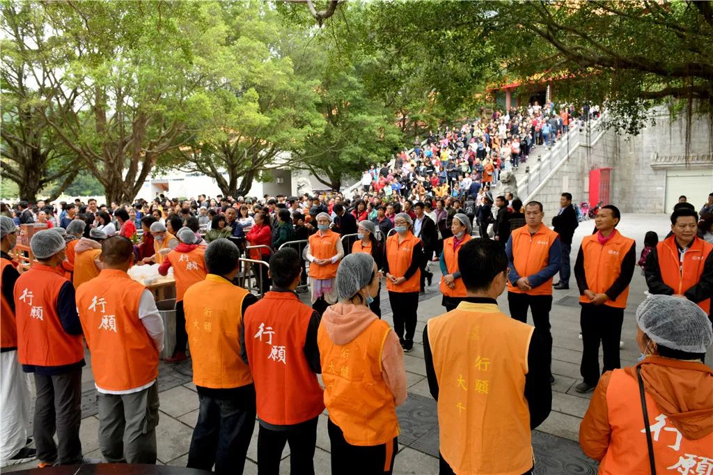 腊八暖粥，情满鹏城——释迦牟尼佛成道日弘法寺举办腊八福粥会