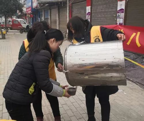 己亥年少林寺广施腊八粥:禅心施福粥,粥香溢全球