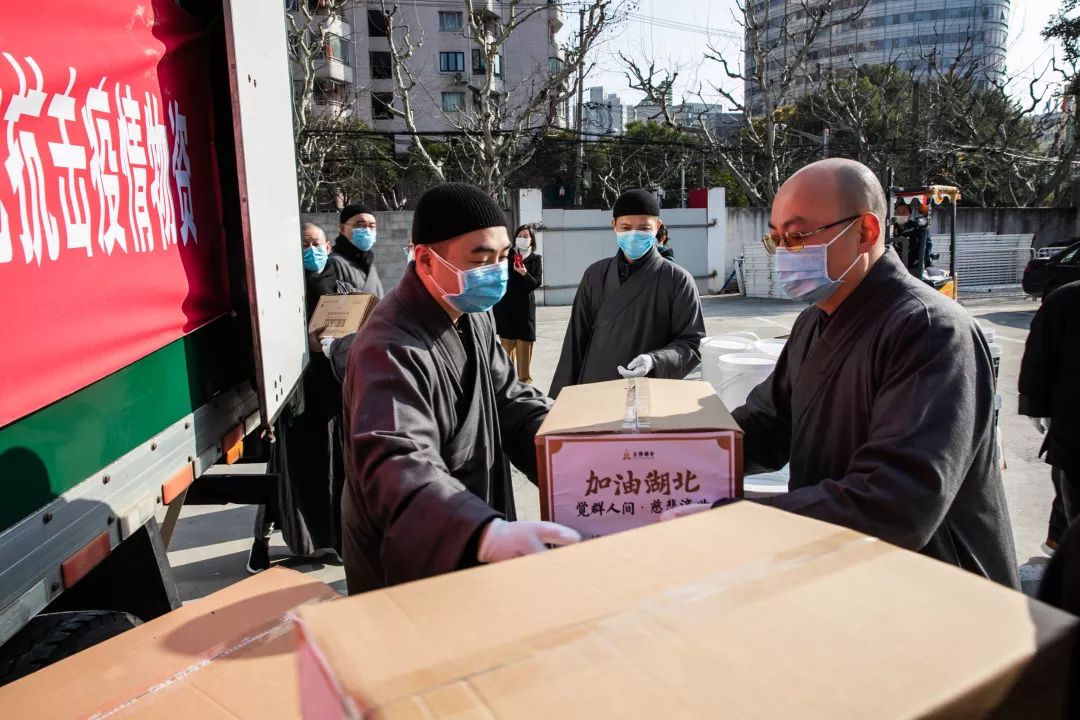 同心战疫！上海玉佛禅寺向湖北孝感捐赠物资今晨已出发！