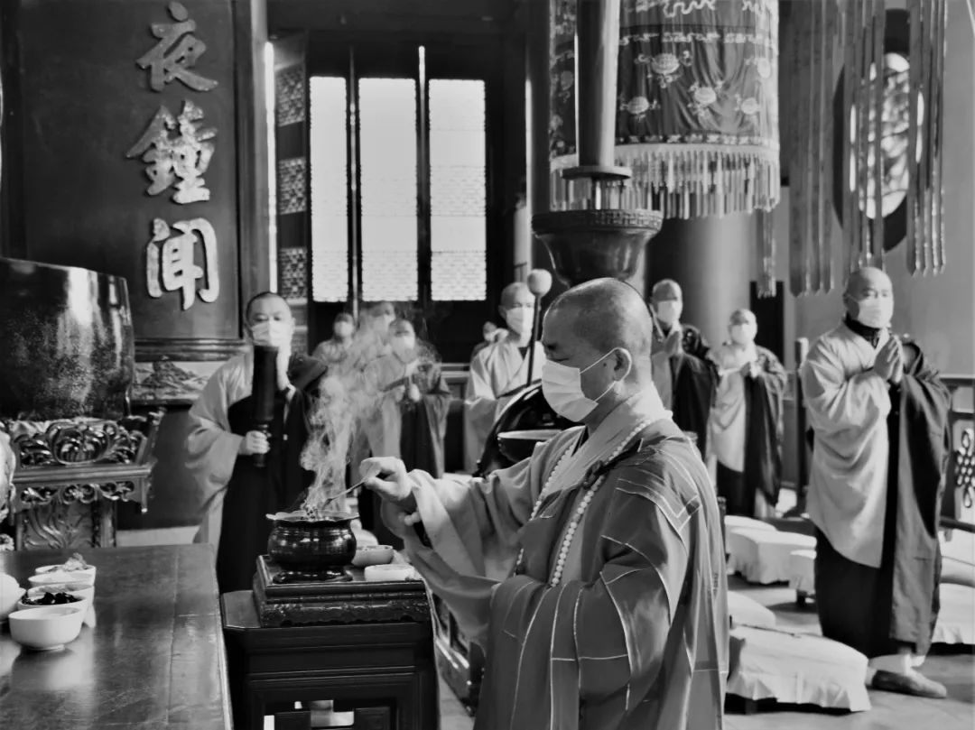 新闻 | 清明节杭州灵隐寺为大众抗疫诵经祈福  为牺牲烈士和逝世同胞降半旗深切哀悼