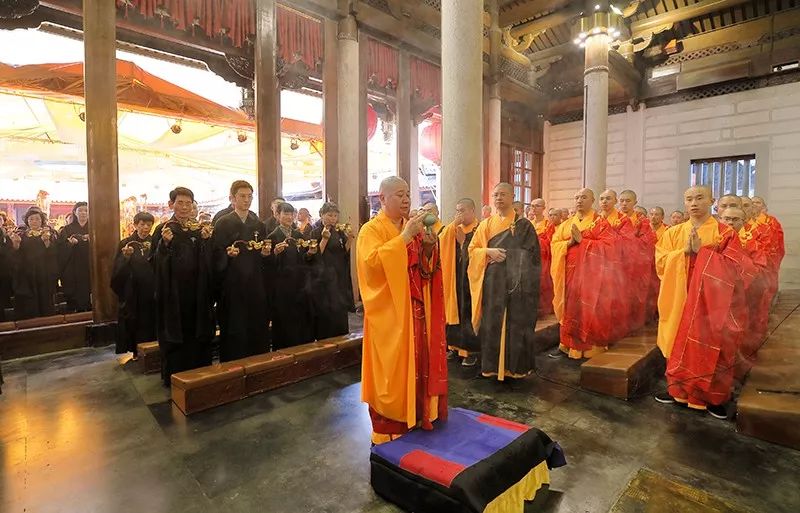 南普陀寺隆重举行己亥年无遮水陆法会熏坛洒净仪式