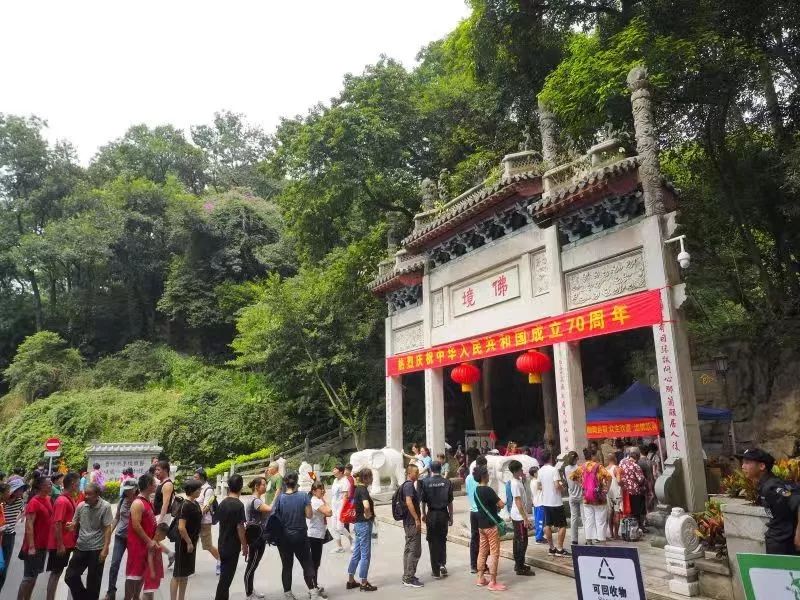 九九重阳｜广州信众登高白云山能仁古寺为长辈祈福