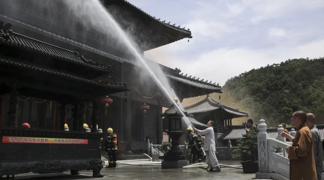 【大慈胜境】这里有群“消防武僧”,守护千年古刹十余载......
