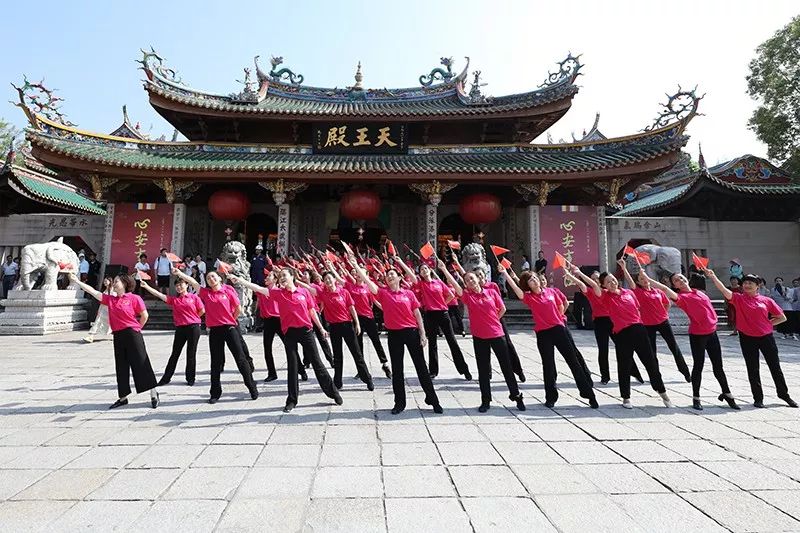 厦门佛教界喜迎中华人民共和国成立70周年暨四爱主题图片展揭幕