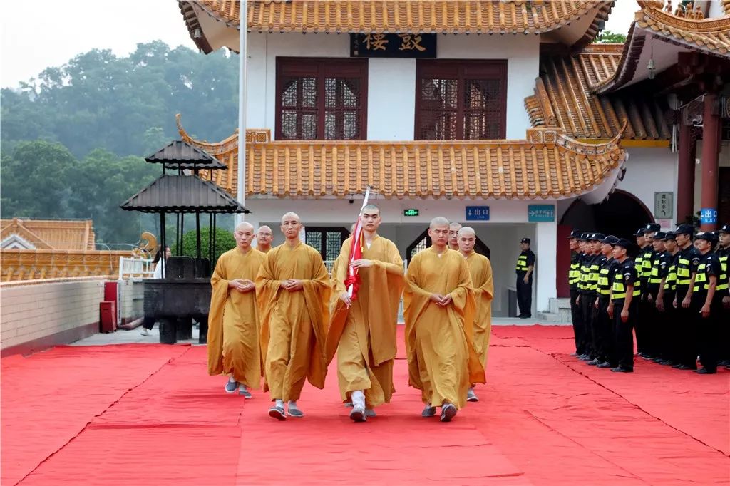 深圳弘法寺升国旗仪式：歌唱我们的祖国，感恩伟大的时代