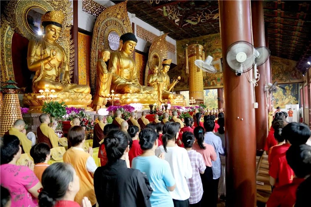 深圳弘法寺升国旗仪式：歌唱我们的祖国，感恩伟大的时代