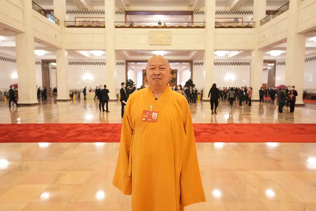 全国政协委员印顺：关注老年介护问题 建议社会和家庭合理分摊费用