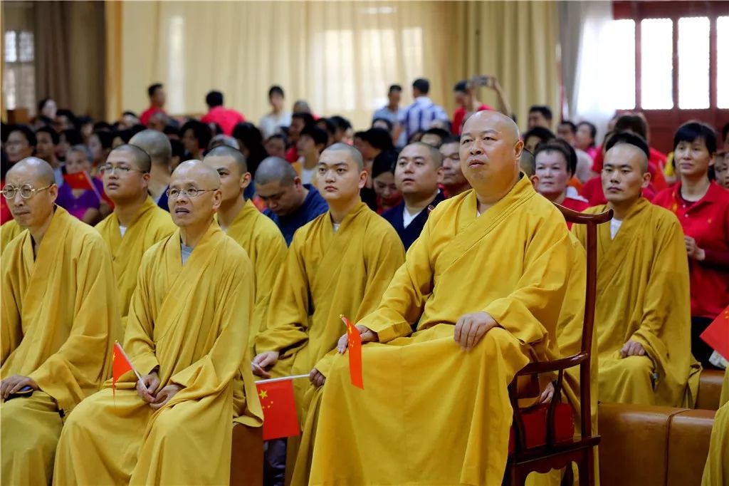 深圳弘法寺升国旗仪式：歌唱我们的祖国，感恩伟大的时代