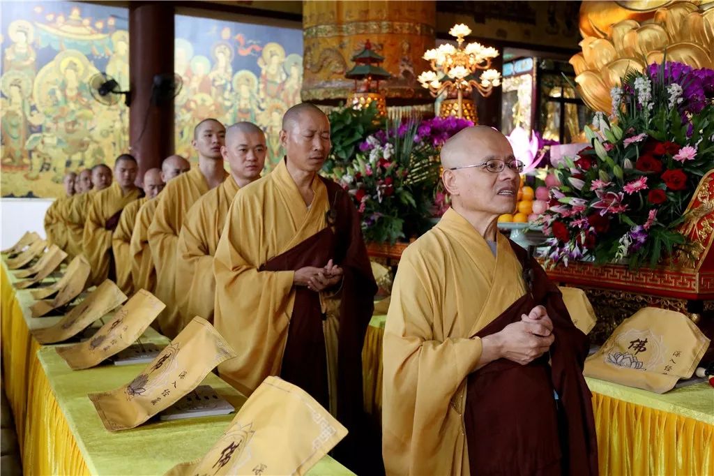 深圳弘法寺升国旗仪式：歌唱我们的祖国，感恩伟大的时代