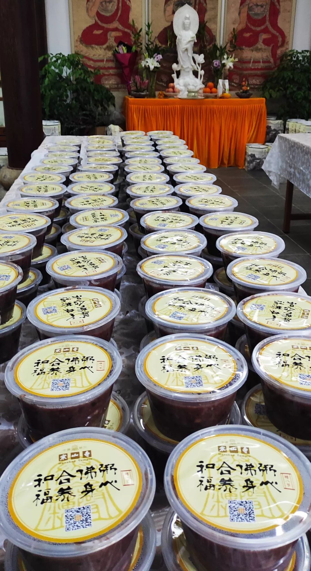 释迦摩尼成道日,寒山寺慈悲利众,广施佛粥